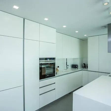 Ocean 52 By Rent4all Apartment